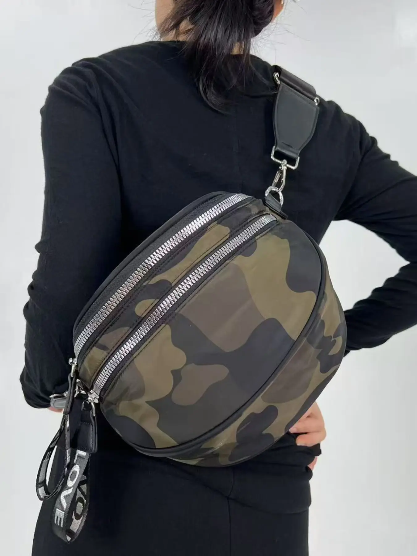Women's Fashion Lightweight Crossbody Bag, Adjustable Crossbody Shoulder Purses, Half Circle Casual Sports Running Shoulder Bag, Multiple Zippers Large Capacity Daily Use, Casual Crossbody Bags