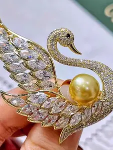 New Swan Pearl Brooch, Copper Zirconia Pin, Korean Fashion Versatile Jacket Clip, Ideal Gift for Birthdays, Anniversaries, Weddings, Jewellery