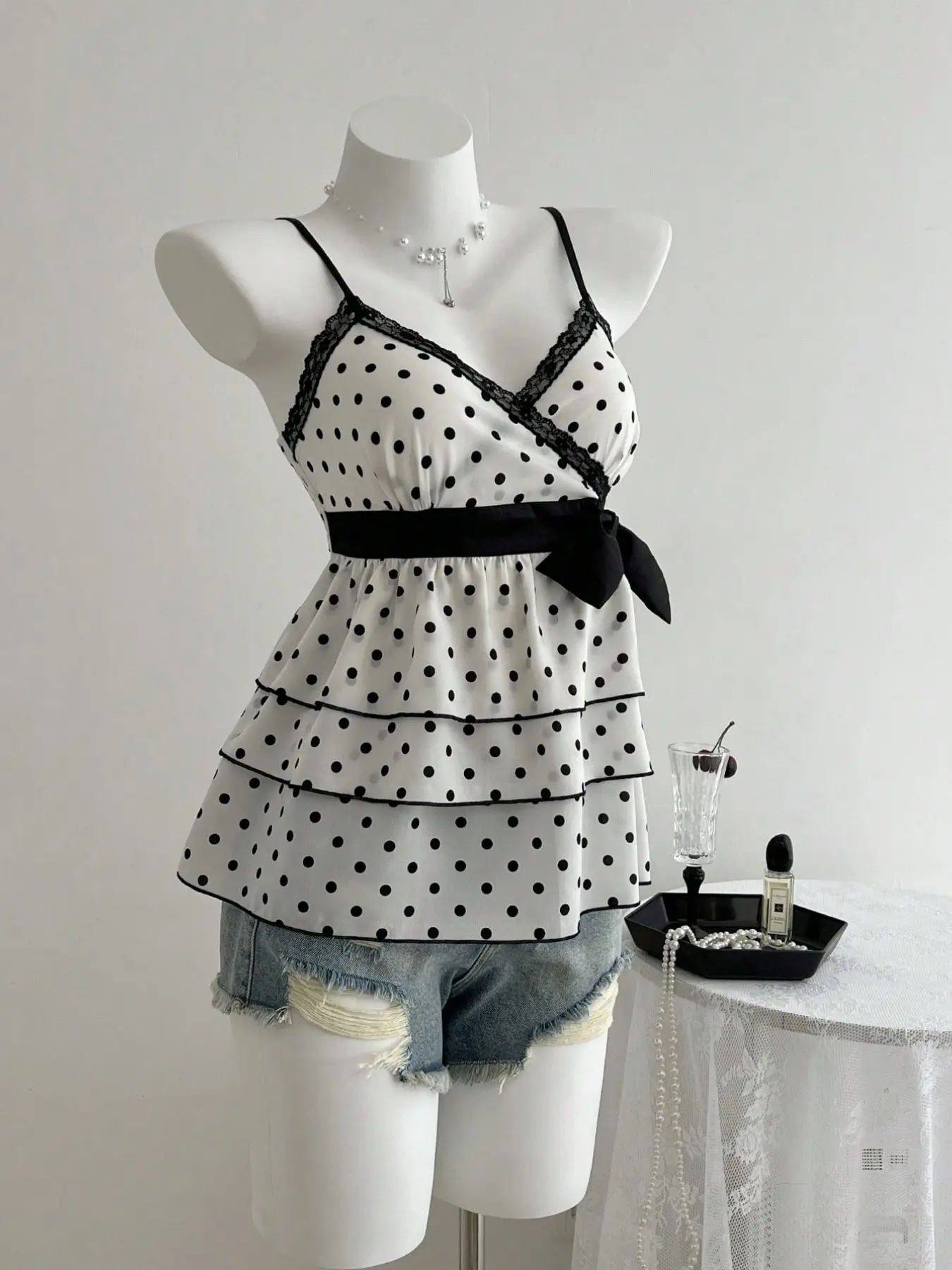 Elegant Women's Age-Reducing Lace Spliced Fitted Spaghetti Strap Camisole with Colorful Polka Dots, Sleeveless Design with Bow Tie for Charming Look