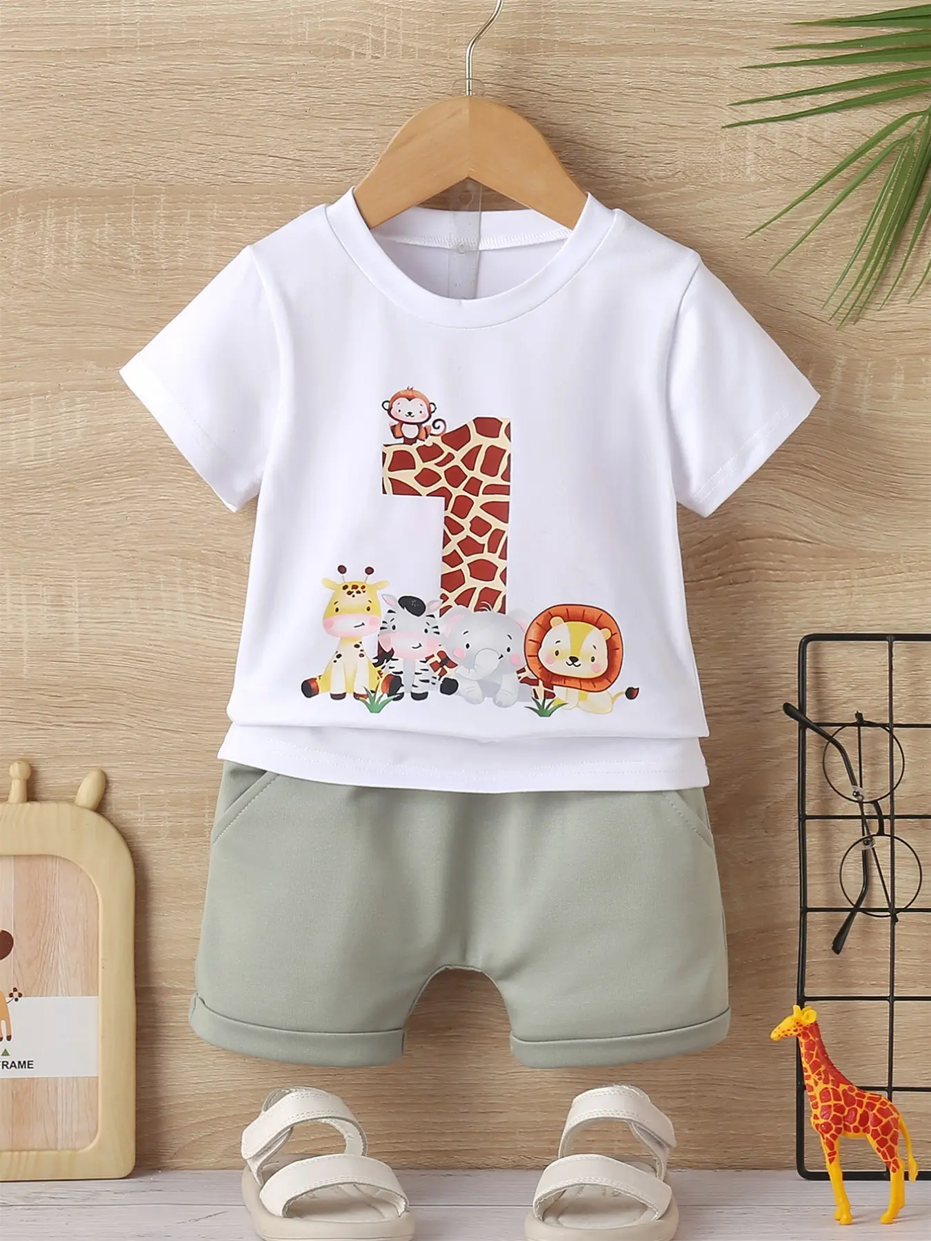 Boys' Cartoon Animal Print Short Sleeve T-Shirt and Shorts Set, Toddler Outfit, One-Year-Old Birthday, Cute Baby Clothes for Boys, Clothing
