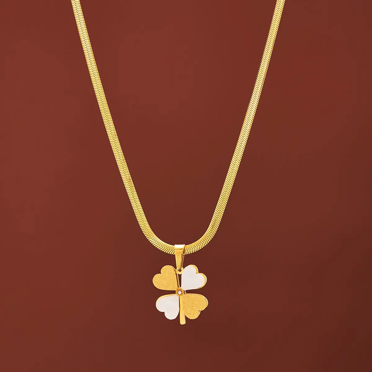 Four-leaf Clover Necklace INS Titanium Steel Flat Snake Chain Sand-pressed White Shell Four-leaf Heart with Diamond Stud Necklace, Box Chain, Plants And Flowers