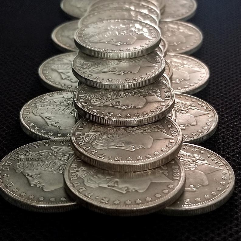 1878–1921 Morgan Dollar Replica: A vintage silver metal pocket fidget toy designed to effectively relieve stress and anxiety—a unique, collectible-grade gift crafted specifically for men.