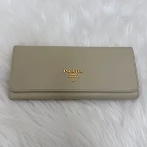 Pre-owned calfskin Mini Bags Prada Saffiano Wallet