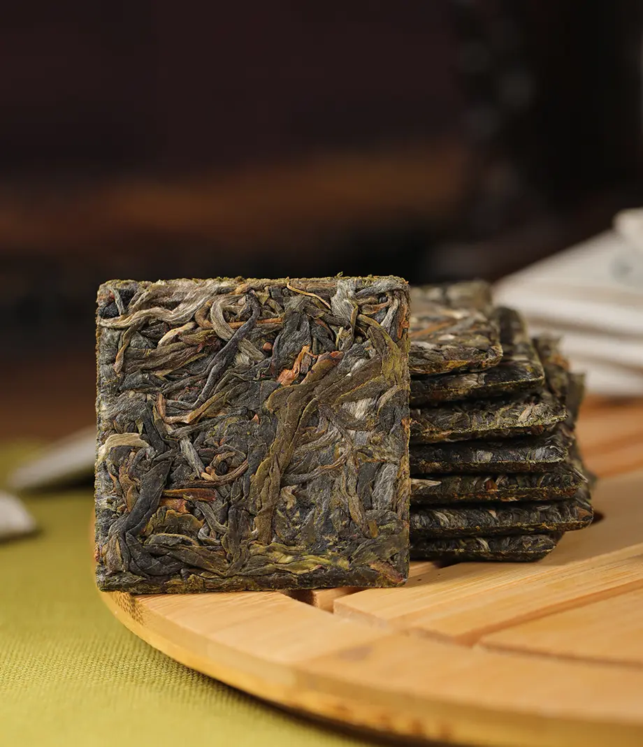 Hence Tea - Pu-erh Tea - Bangwai Mountain Raw Pu-erh Tea Cake (Modern Mini Cake) - Hand Picked - 1.7 oz (50 g)