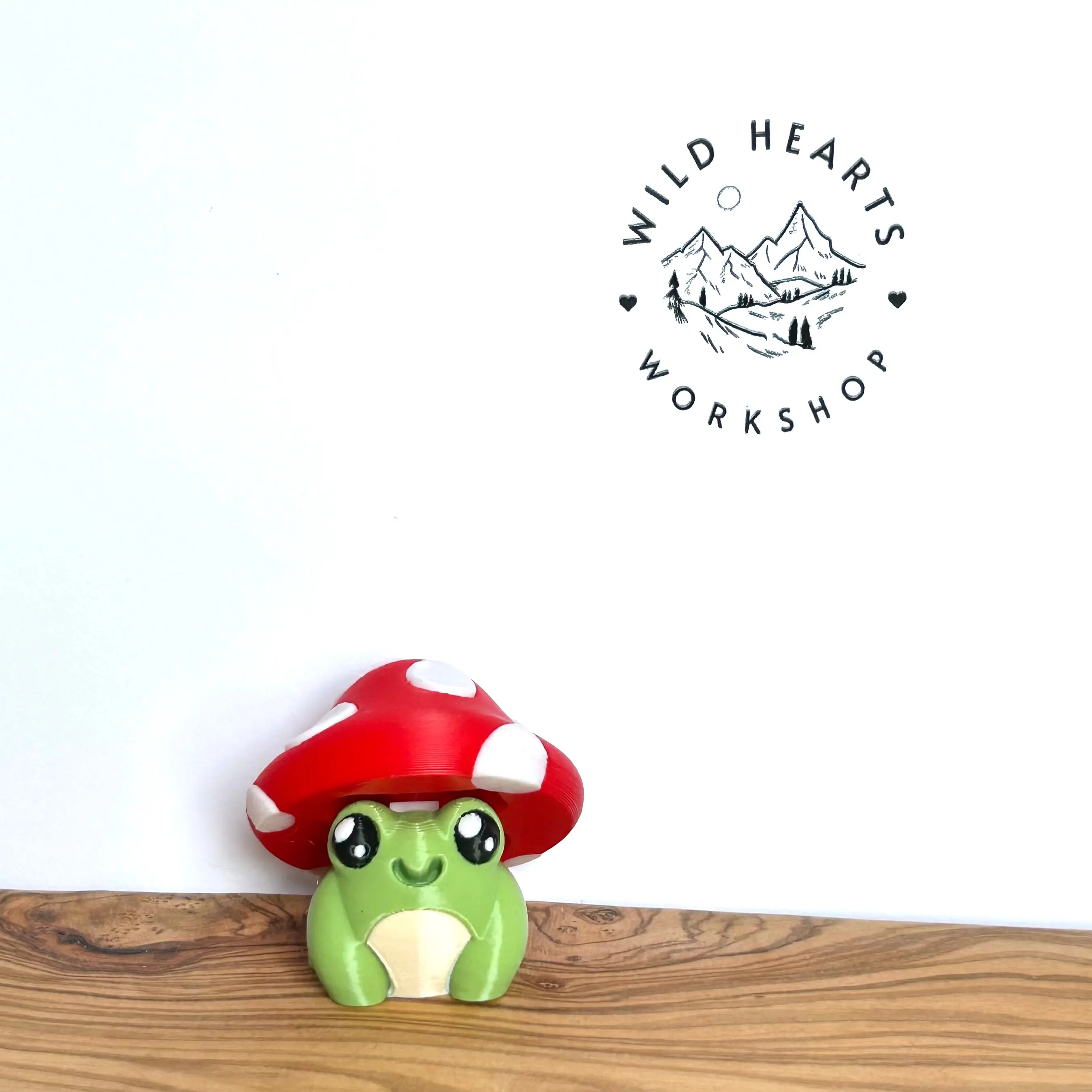 Mushroom Frog Clicker Collectible Figurine, Nature-Themed Home Decor with Hat, Ideal Gift for Home Supplies Enthusiasts
