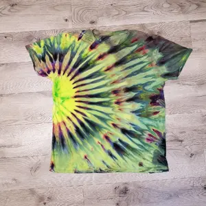 Adult XL Ice Dyed Incline Burst T-shirt