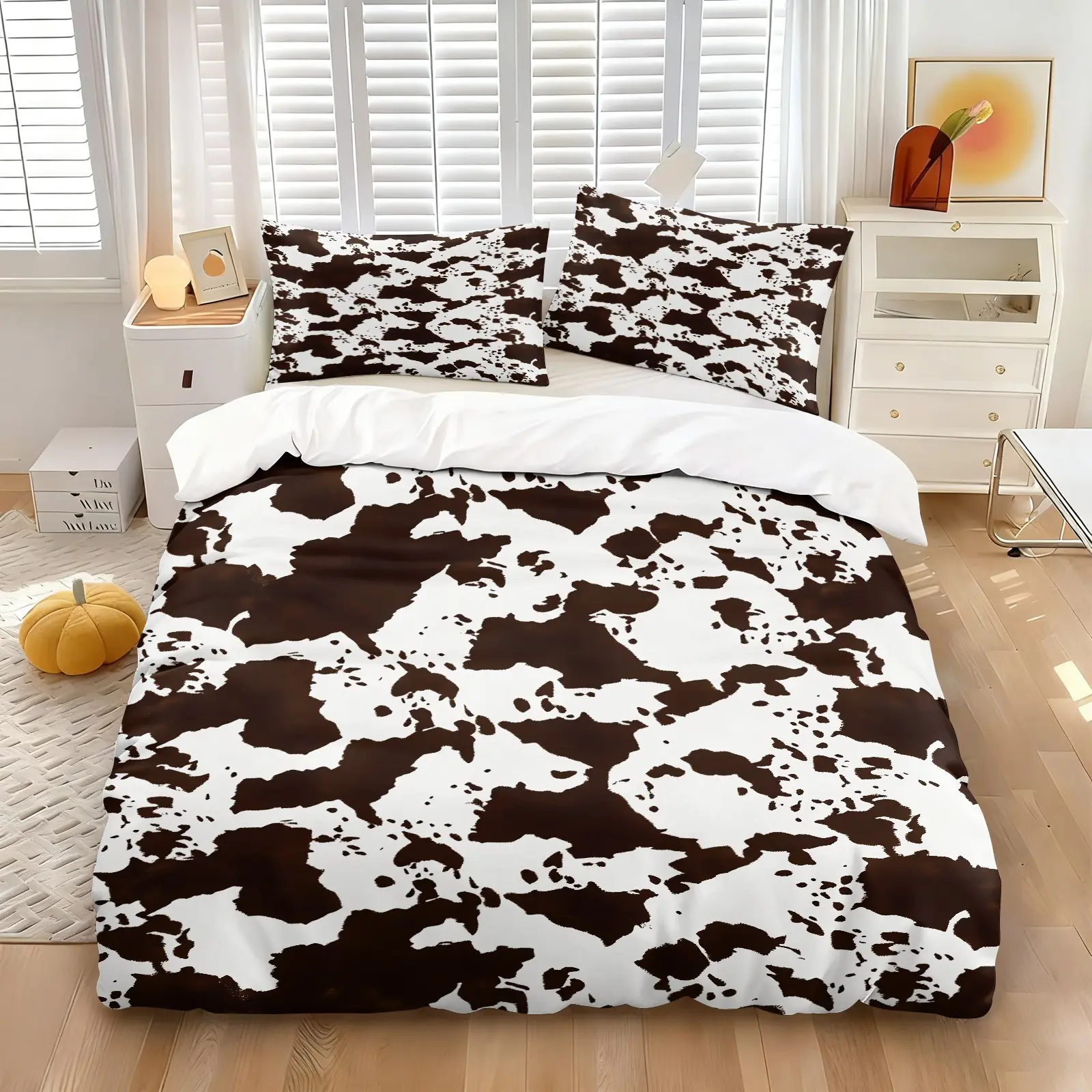 Rustic Brown Cow Print Decorative Duvet Cover Set, 1 Quilt Cover &1 or 2 Coreless Pillowcases, Soft Breathable Microfiber Bedding, Comfy Bedding Set, Bold Cowhide Pattern, Modern Stylish Bedroom Decor for Teens & Western Style Lovers