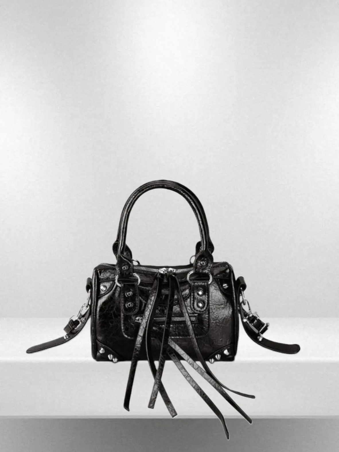 New Design Metal Rivet Skull Head Punk Rock Crossbody Bag, Studded Women Large Capacity Handbag Shoulder Messenger Bag Retro Fashionable Rivet Skull Tote Bag Halloween Bags Perfect for Fancy Party Daily Outgoing