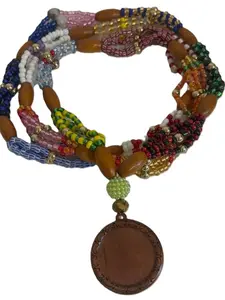 Collar Iñafa Ogbe Yono para Babalawo - Bisutería Religiosa Artesanal de Múltiples Hilos - Con Dije de Madera Labrado y Cuentas de Colores - Protección y Tradición Yoruba (Tamaño Pequeño)