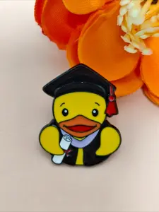 Funny Graduation Duck Enamel Brooch Pin, Cute Cartoon Duck with Graduation Gown Badge Graduation Party Lapel Pin Gift for Students Graduates