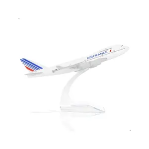 Model Boeing 747 France 1:400 15 cm metal with stand