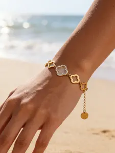 Full Diamond Four-Leaf Clover Bracelet for Women, Elegant Rhombus Design, Hollow Out Four-Leaf Clover Chain, Waterproof Boho Summer Accessory