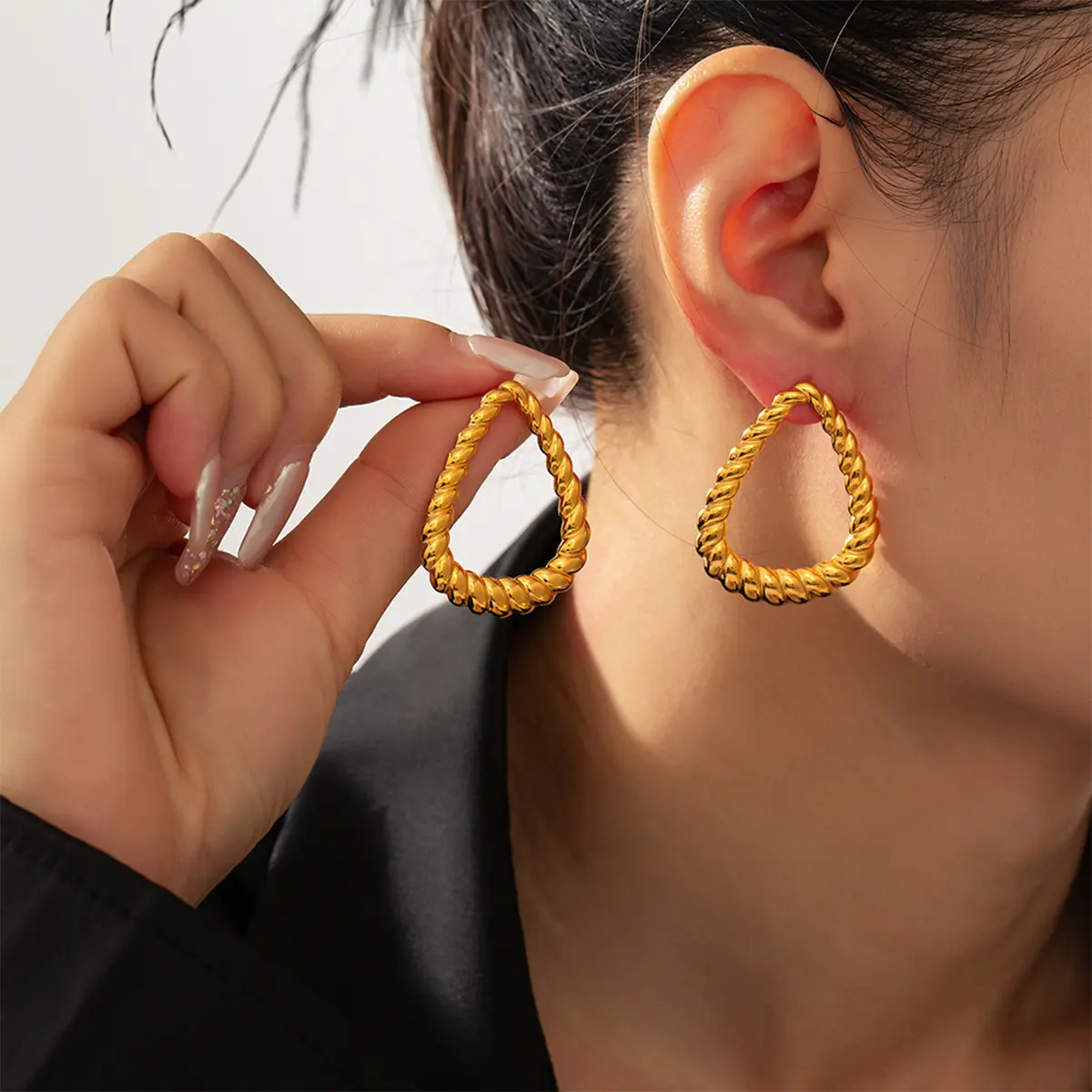 18K Gold-plated Stainless Steel High-quality Women's Earrings Retro Geometric Triangle Twisted Earrings Jewelry