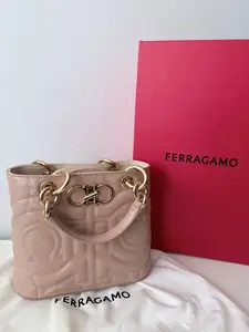 Pre-owned Calfskin Shoulder Bags Ferragamo Amaretti Quilted Gancini Tote Bag