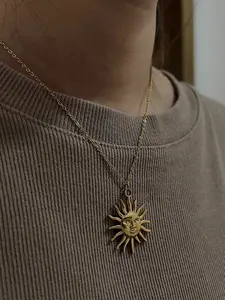 Chic Statement Necklace, Timeless Sun Face Detail, Perfect for Versatile, Elegant Jewelry Accessory, Ideal for Any Occasion