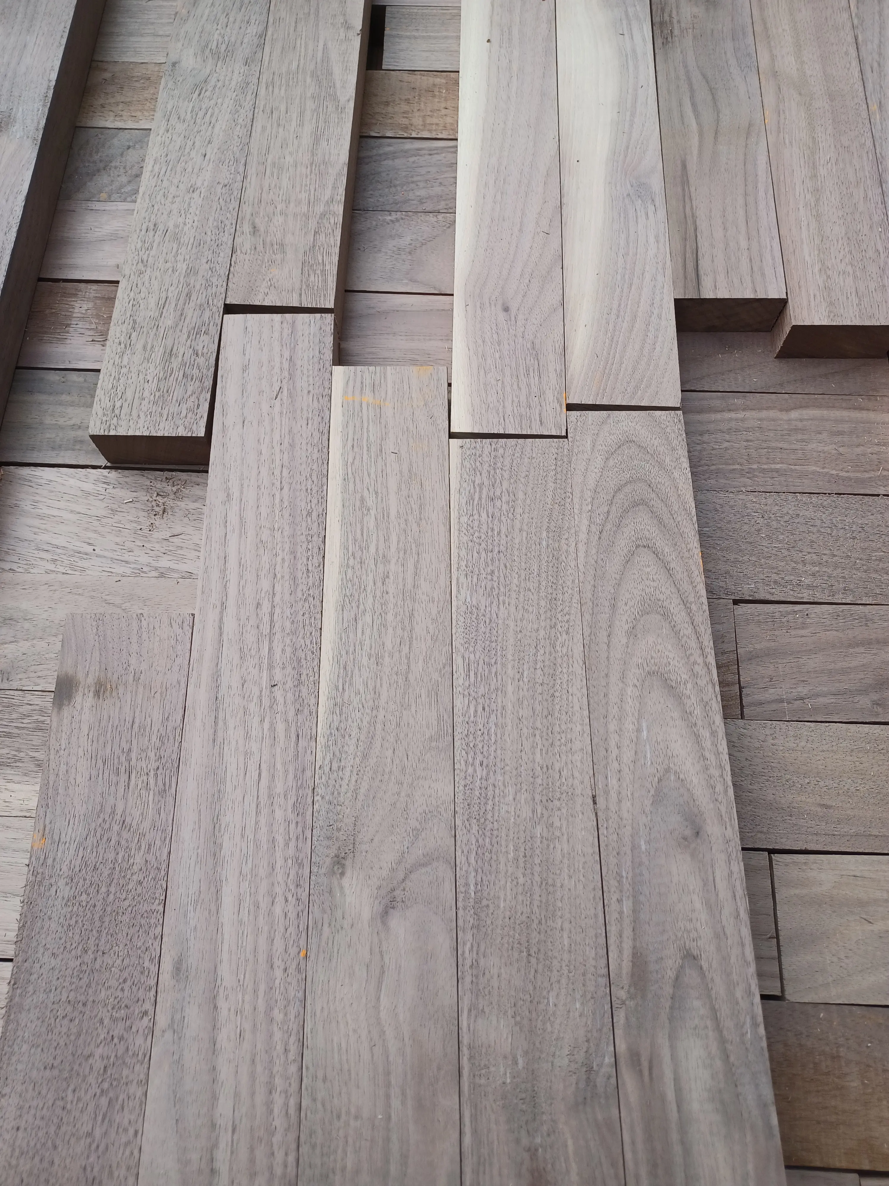 18 Kiln-Dried Black Walnut Craft Wood Boards (18" x 2" x 15/16")