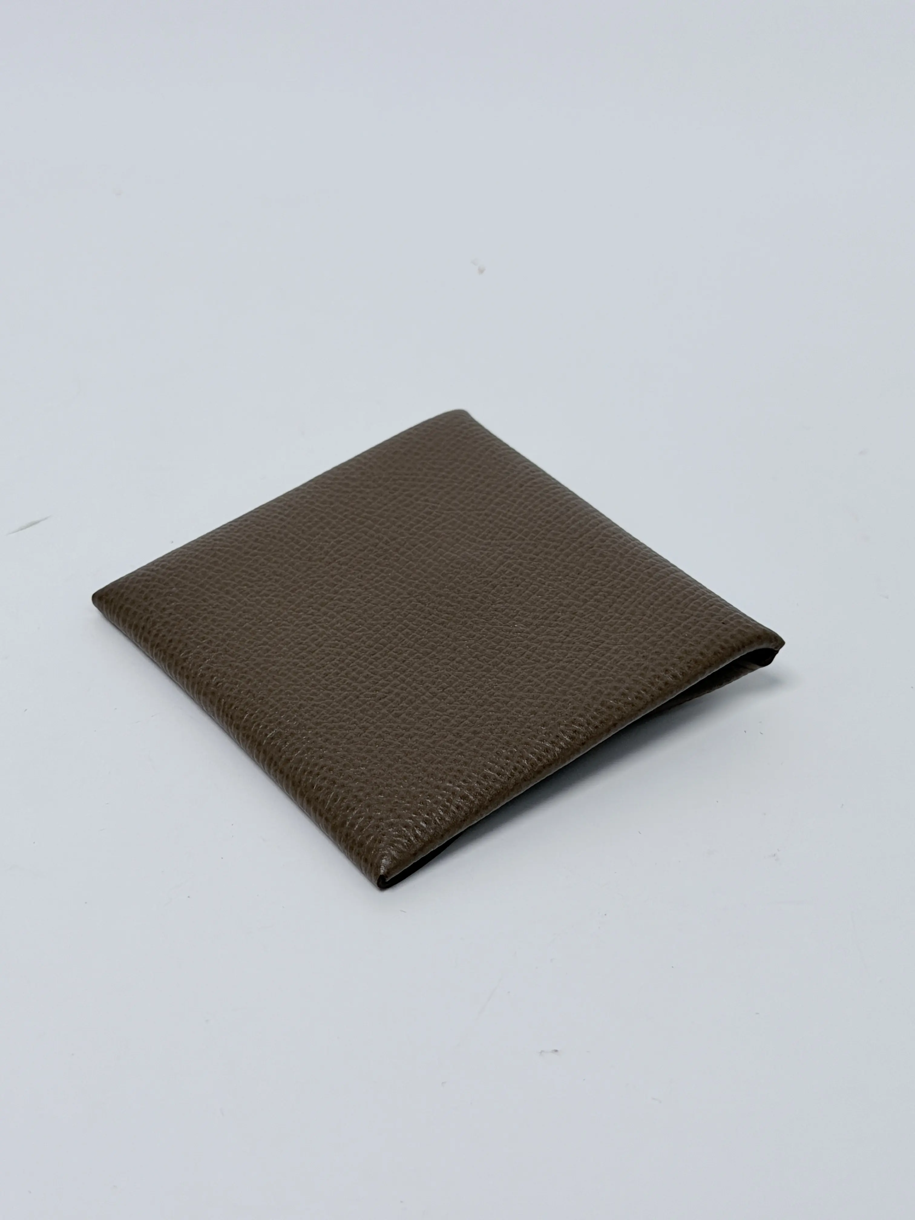 Pre-owned HERMÈS Leather Coin Purse Bastia in Etoupe Togo Grey SH345HM