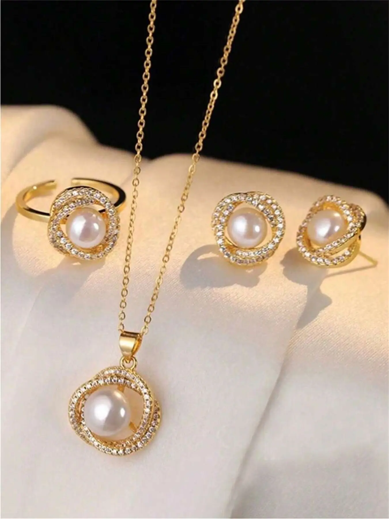 Vintage Elegance Pearl Necklace Set, Includes Pendant & Chain, Perfect Gift for Women, Ideal for Daily Wear or Special Occasions