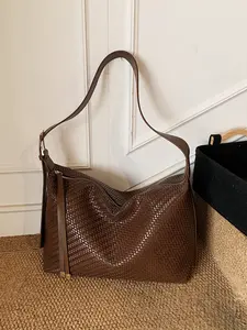 Retro light luxury personalized woven bag, niche minimalist popular underarm shoulder bag with zipper tassel decoration, adjustable shoulder strap, suitable for daily commuting, dating, and attending parties