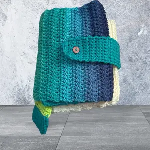 Book scarf with pockets