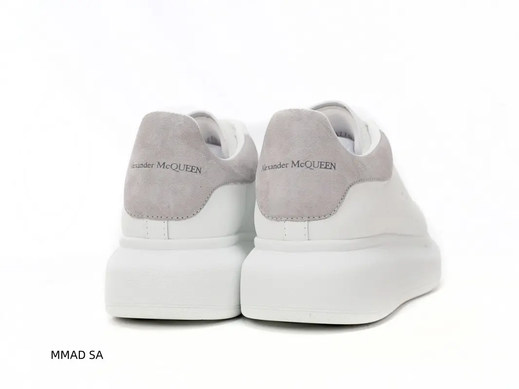 Neutral Stylish White Platform Sneakers For Men Women, Soft Grey Suede Heel Contrast Decor, Smooth Leather Upper, Round Toe Lace‑Up, Comfort Chunky Thick Sole Casual Skate Shoes For Urban Street Daily Wear