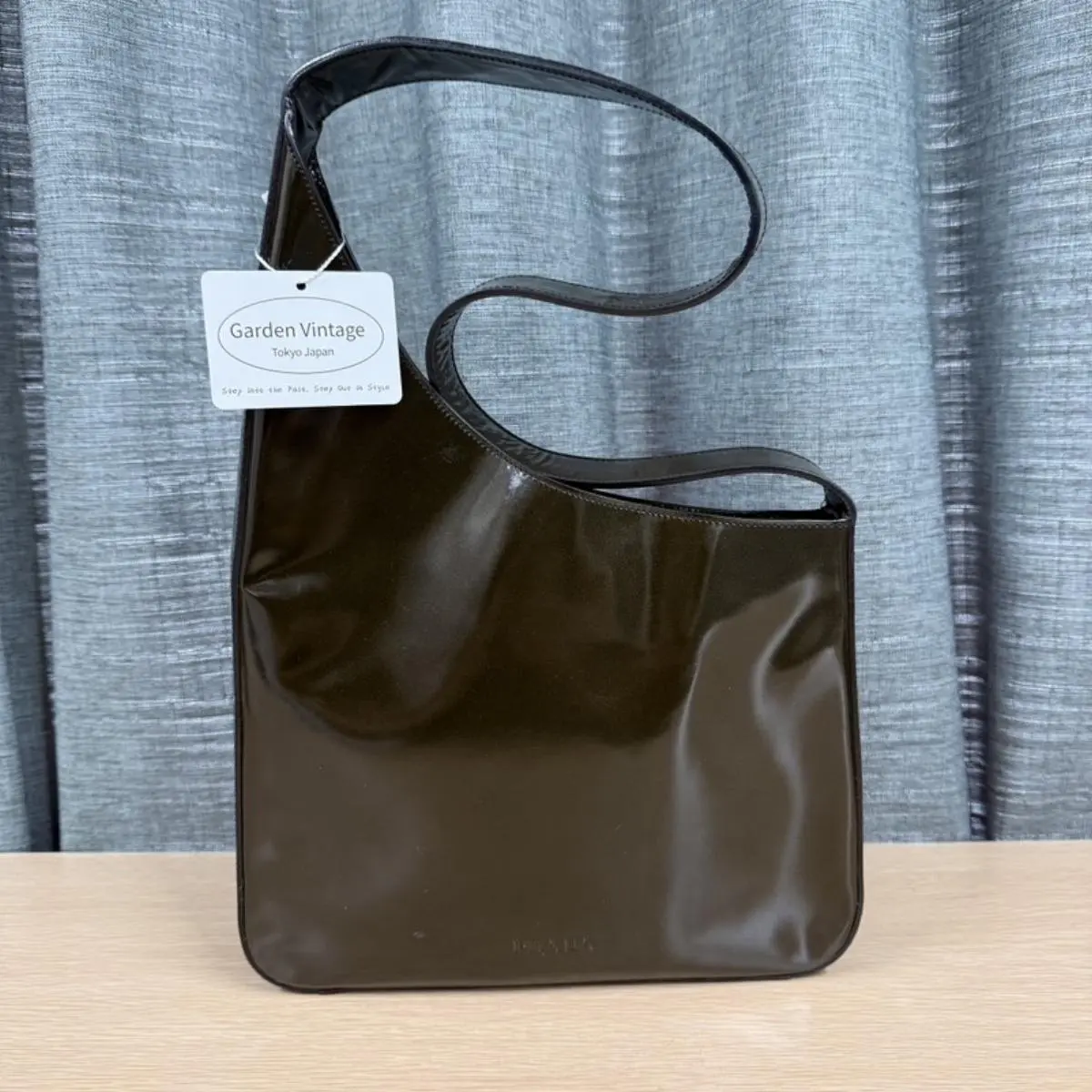 Pre-owned PRADA As Shown Shoulder Bags Vintage Asymmetric Patent Leather Shoulder Bag37034