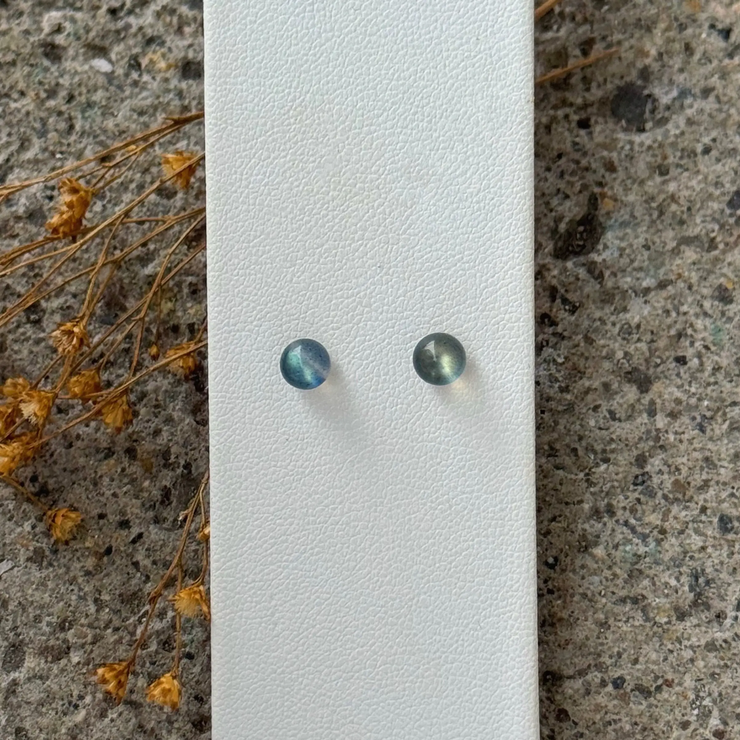 ROUND LAPIS LAZULI STUD earrings