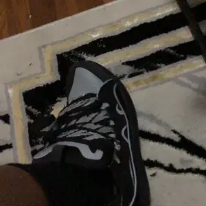 SneakersBlackandGreyDesignerWOMEN'S flatLeatherSneakersEmboweledcalfskinstripesStretchcottonlowluxurymen'sflatsWalkingShoesTrainer