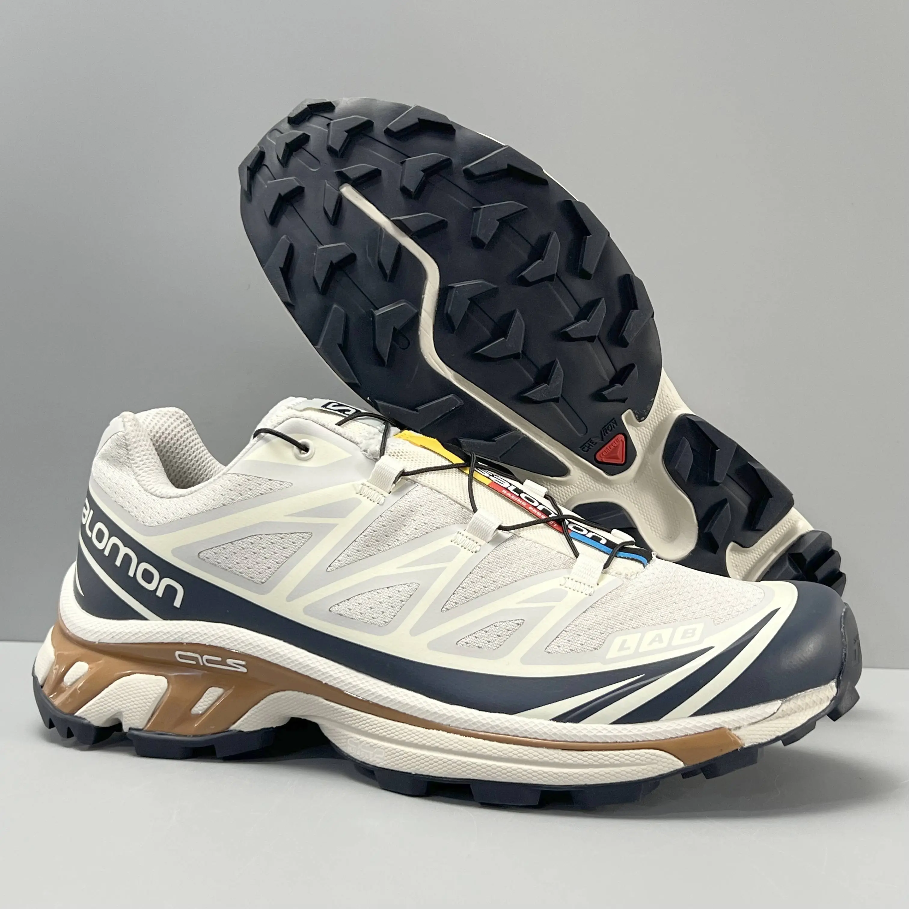 Salomon XT‑6 Unisex Minimalist Trail Sneakers, Scratch‑Resistant Shell, High‑Grip Outsoles, Fit for Forest Hiking, Road Jogging, Leisure Travel
