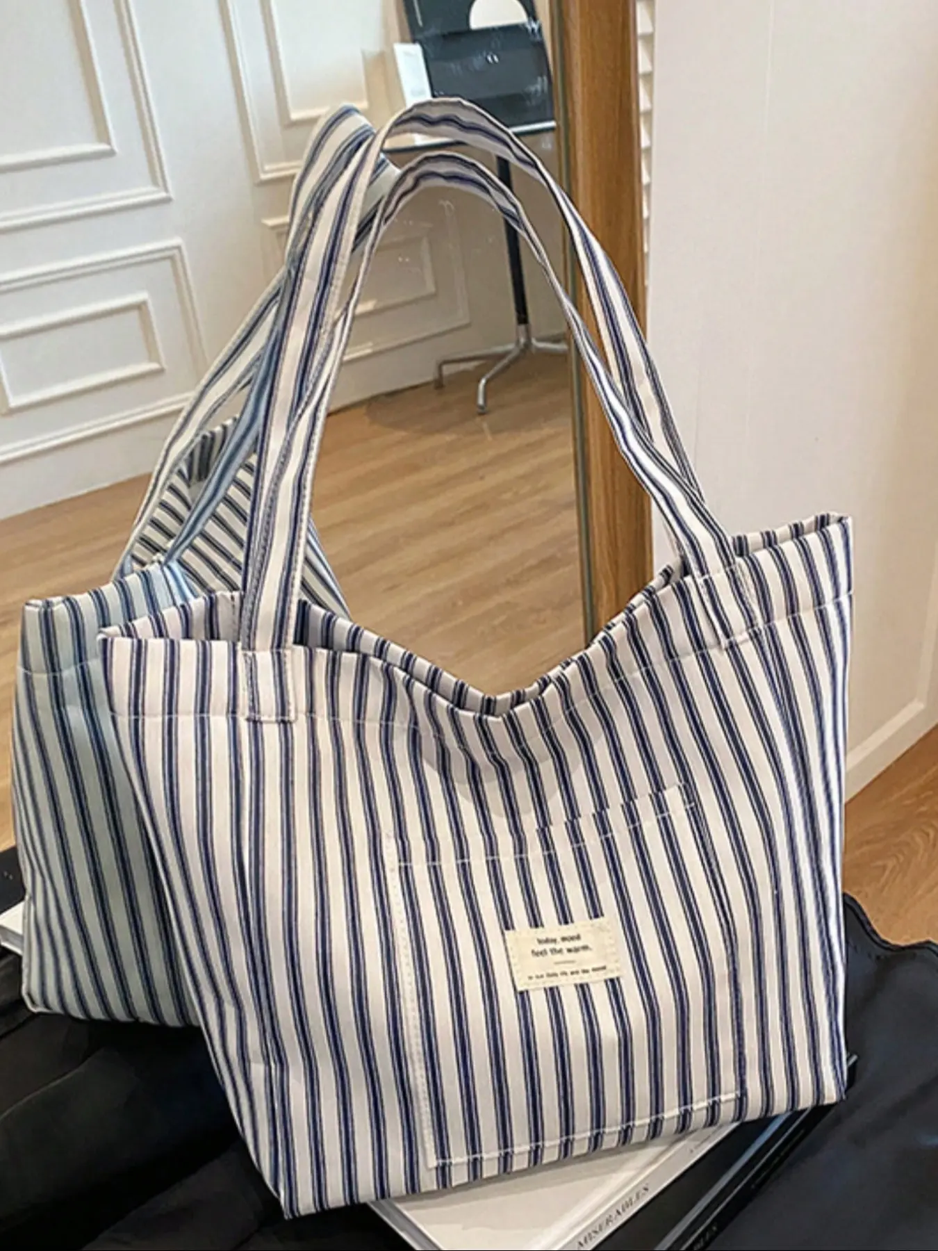 Striped Canvas Handbag, Fashion Shoulder Bag, Large Capacity Commuter Bag, Beach Bag with Strap, Simple Design for Travel Shopping, Handbag Shoulder Purse, Fashionable Shoulder Bag, Versatile Shoulder Bags, Trendy Commuting Bag, Fashionable Patterned Bag