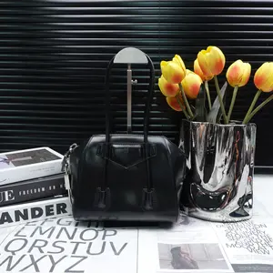 Pre-owned GIVENCHY Calfskin Shoulder Bags Antigona Black Handbag T10213085