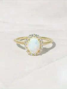 French elegant and luxurious oval women's ring suitable for brides' weddings, engagements, ladies' jewelry gifts