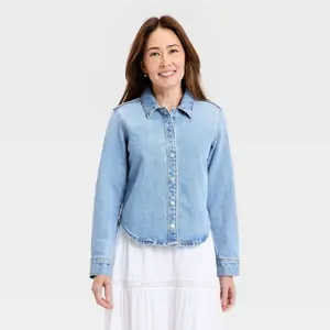 Women's Cropped Boyfriend Denim Shirt - Universal Thread