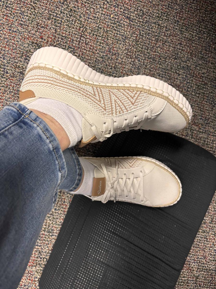 Item: Off White, 8 Medium