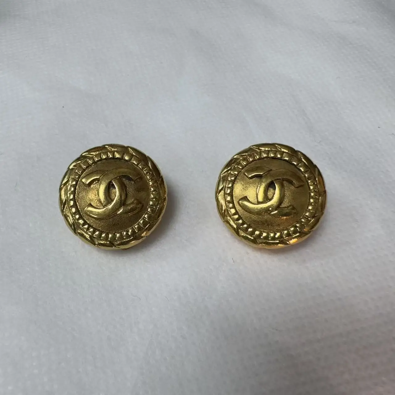 Pre-owned Chanel Vintage 1990's Textured Logo CC Relief Coco Round Circle Rope Earrings