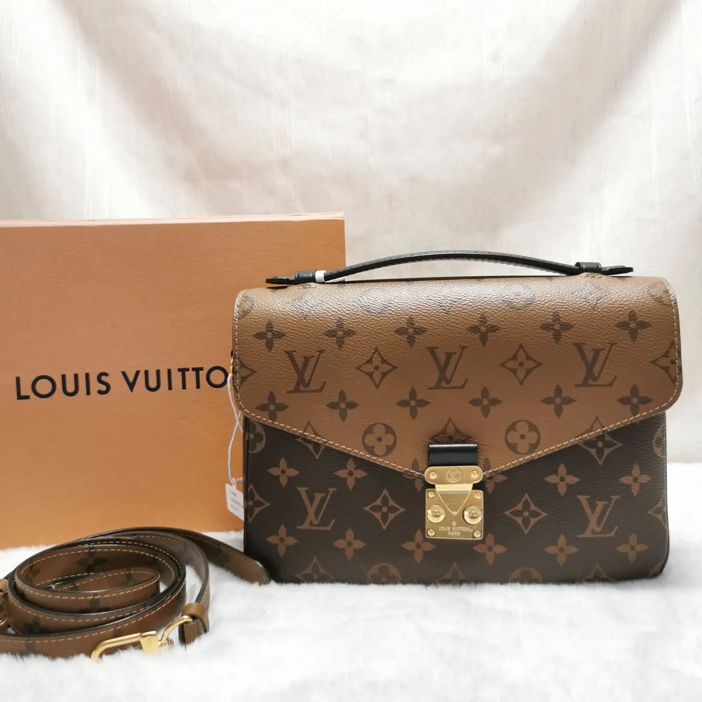 Pre-owned Louis Vuitton Coated Canvas Crossbody Bags Pochette Metis Reversed CPU0731
