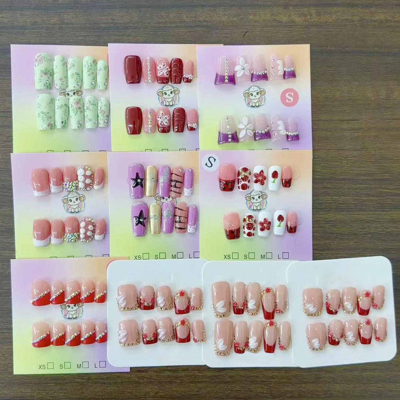 Sweet and cool color-blocking nail art, personalized and eye-catching