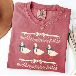 Comfort Colors Vintage Goose T Shirt – 80s Retro Funny Goose Graphic Tee – Colorful Vintage Animal Shirt – Unisex Casual Cotton Tee