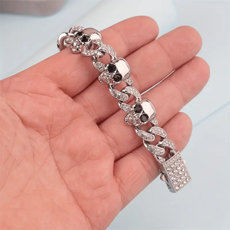 1pc 925 Silvery Punk Style Skull Bracelet for Men & Women - Gothic Jewelry with Black Accents, Edgy Unisex Design for Halloween, Day of the Dead, Football Games - Bold Statement Gift for Daily Wear, Skull Jewelry, Creative Skull Motif