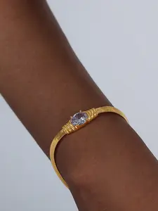 A gold-plated flat snake bone bracelet with a shiny chain body and a center oval zircon and winding metal shape, light luxury and exquisite, suitable for daily commuting, light business or dating occasions.