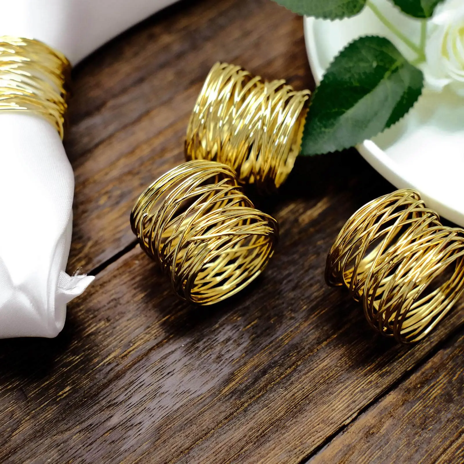 4-Pack Shiny Gold Metal Wire Napkin Rings, Suitable for Bridal Shower, Birthday Party, Holidays, Ladies Luncheons, Wedding Receptions (Fits Paper or Cloth Linen Napkins)