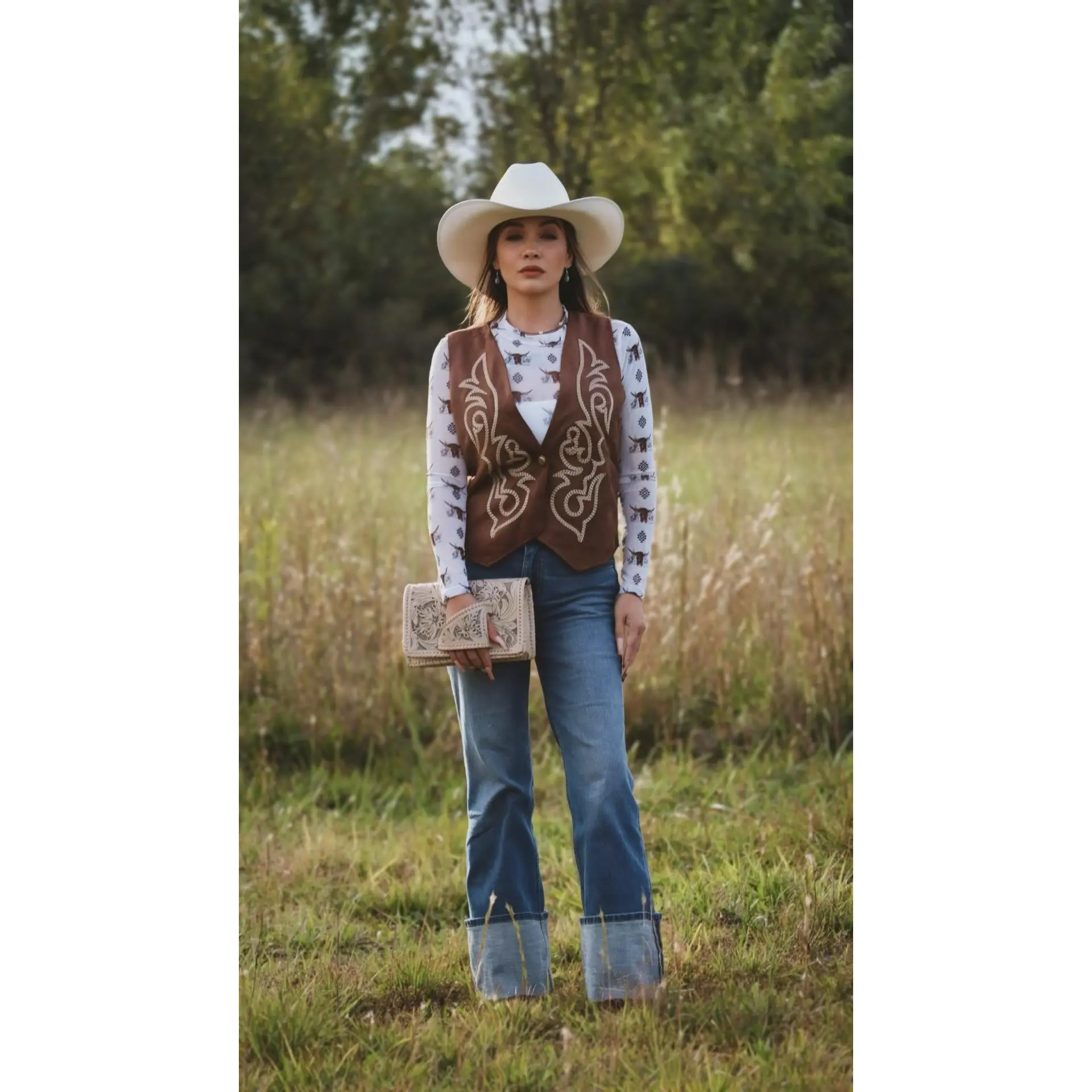 Women's High-Rise Boyfriend Jeans - Cuffed Stretch Denim with Embroidery, Cowgirl Fit Bottom with Studded Stitched Pockets, Concerts, Cowboy Pants, Mid Waist, Zipper/Button, All Season, Casual