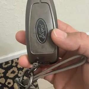 Genuine Leather Car Key Bag For Ford Fusion Edge Mustang Explorer Expedition Bronco Ecosport Ranger F150 F250 F350 F450 F550 Key chain