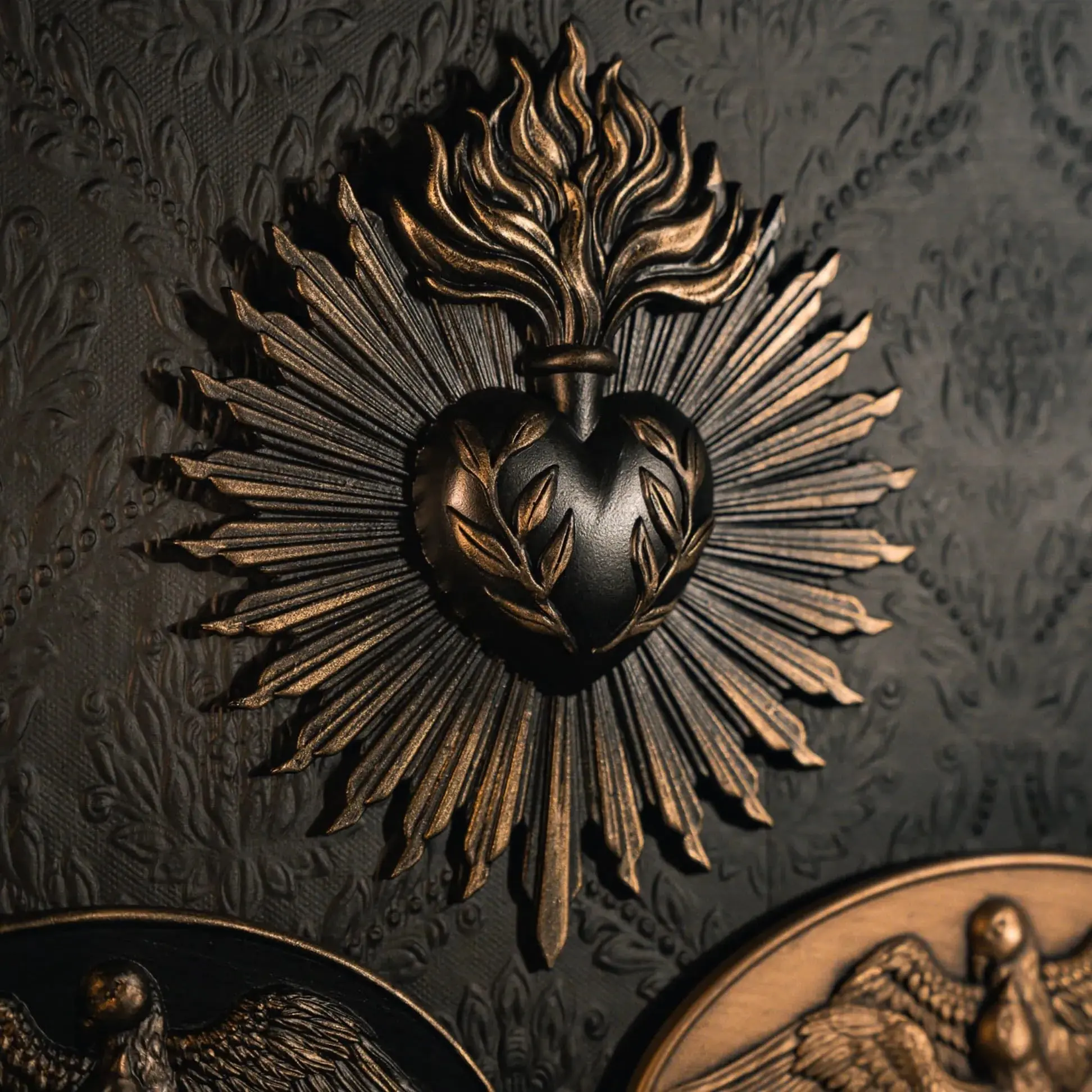 Vintage Gothic Aesthetic Heart Design Wall Hanging, Resin Hanging Decor, Heart Shaped Decor, 1 Count Creative Wall Decoration Pendant, Interior Wall Decor, Home Decor for Living Room Bedroom, Gift for Friend & Family, Decoration Items, Ornaments