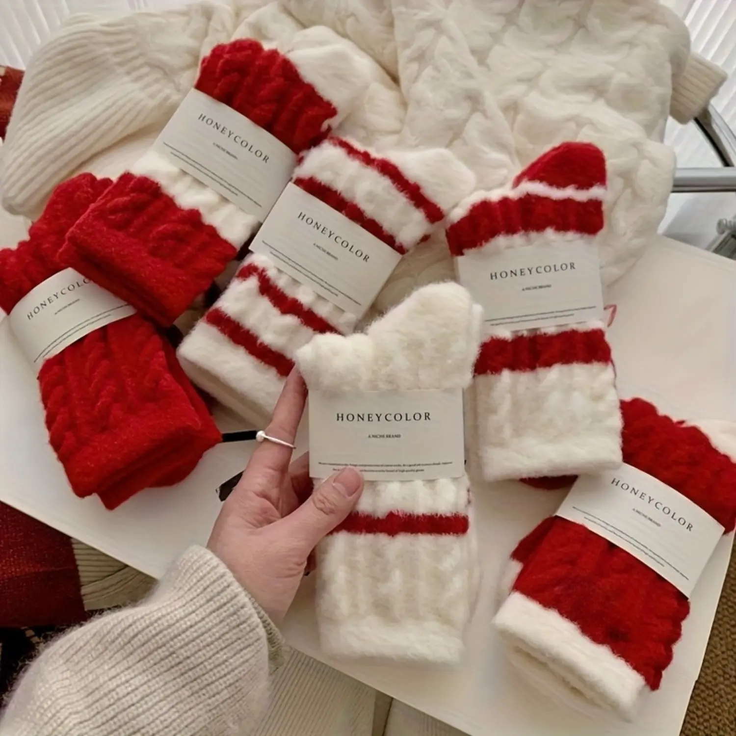 Women's Red Velvet Mid-Calf Socks, 5 Pairs Random, Velvet Texture, Warm & Soft, Ideal for Autumn Winter Gifting
