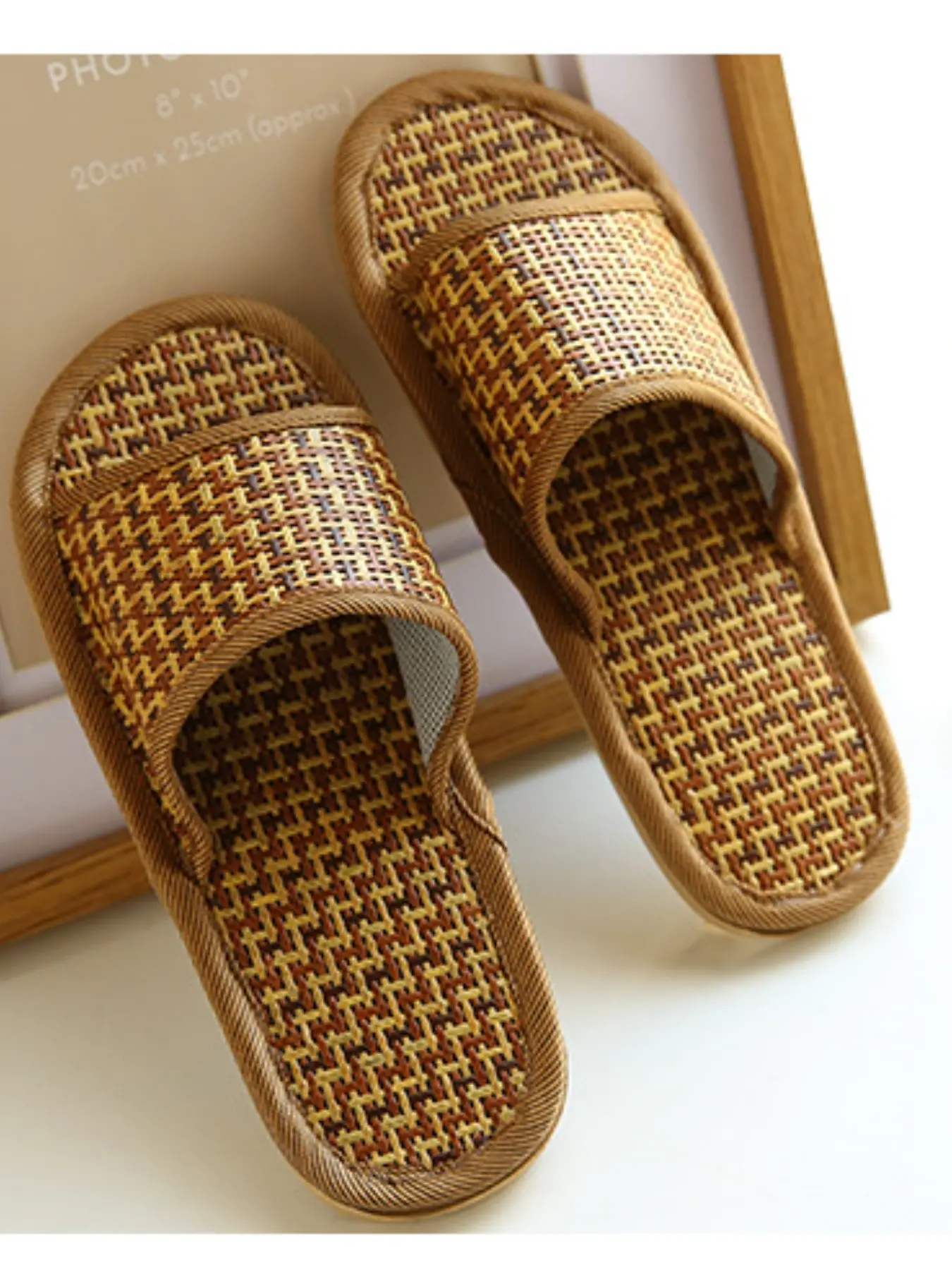 Natural Tropical Bamboo Straw Open Toed Slippers, Unisex Home & Travel Sandals, Summer Cool Footwear, Handmade Comfortable Design, Durable Sole Rubber, House Slides