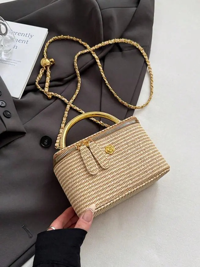 1pc Minimalist Casual Woven Straw Lunch Box Bag - Chic, Fashionable Bohemian, Lightweight Purse with Chain Strap, Camellia Flower Emblem for Shoulder Carry (Holiday Best Seller) Fashionable Bag Elegant Shoulder Bag