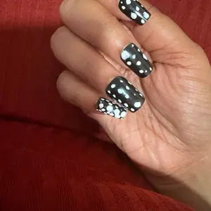 Classic Polka Dot Babe Press On Nails - Black Base with White Dots, 10 Pieces, Perfect for Everyday Use