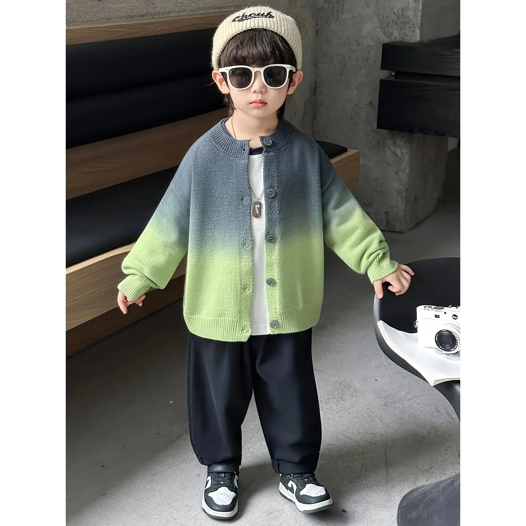 Children's Fashion Autumn-winter Gradient Color Cardigan Sweater, Stylish And Versatile Open Front with Button Placket, Suitable for Medium And Small-sized Kids, Ideal for Outdoor Leisure, Outings, Hiking. Choose The Size According to Height