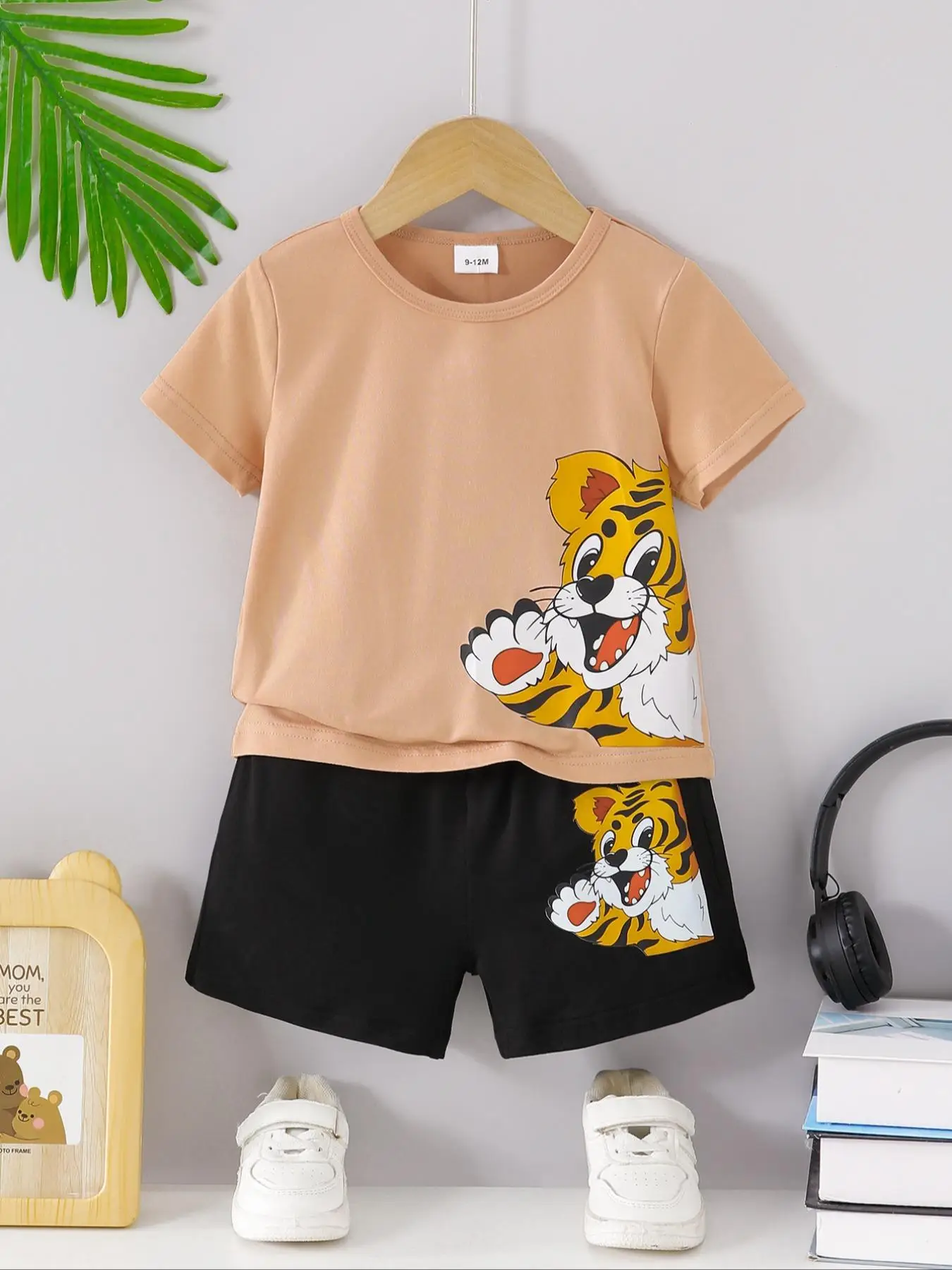 Toddler Boy's Tiger Print Short Sleeve Tee & Shorts Two-Piece Set, Casual Round Neck T-shirt & Shorts, Summer Clothes for Kids